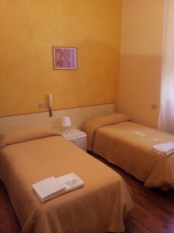 Albergo Tarsia Castrovillari Værelse billede