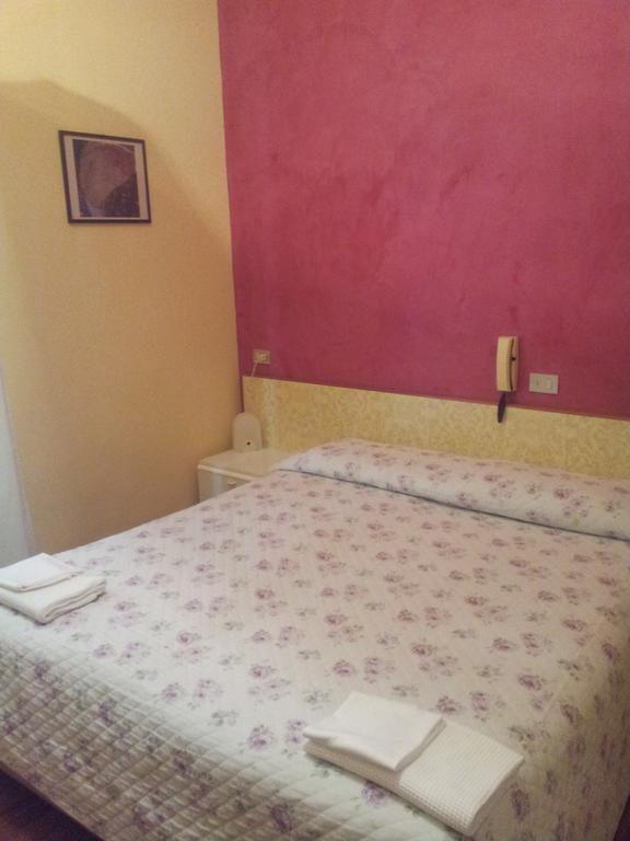 Albergo Tarsia Castrovillari Værelse billede